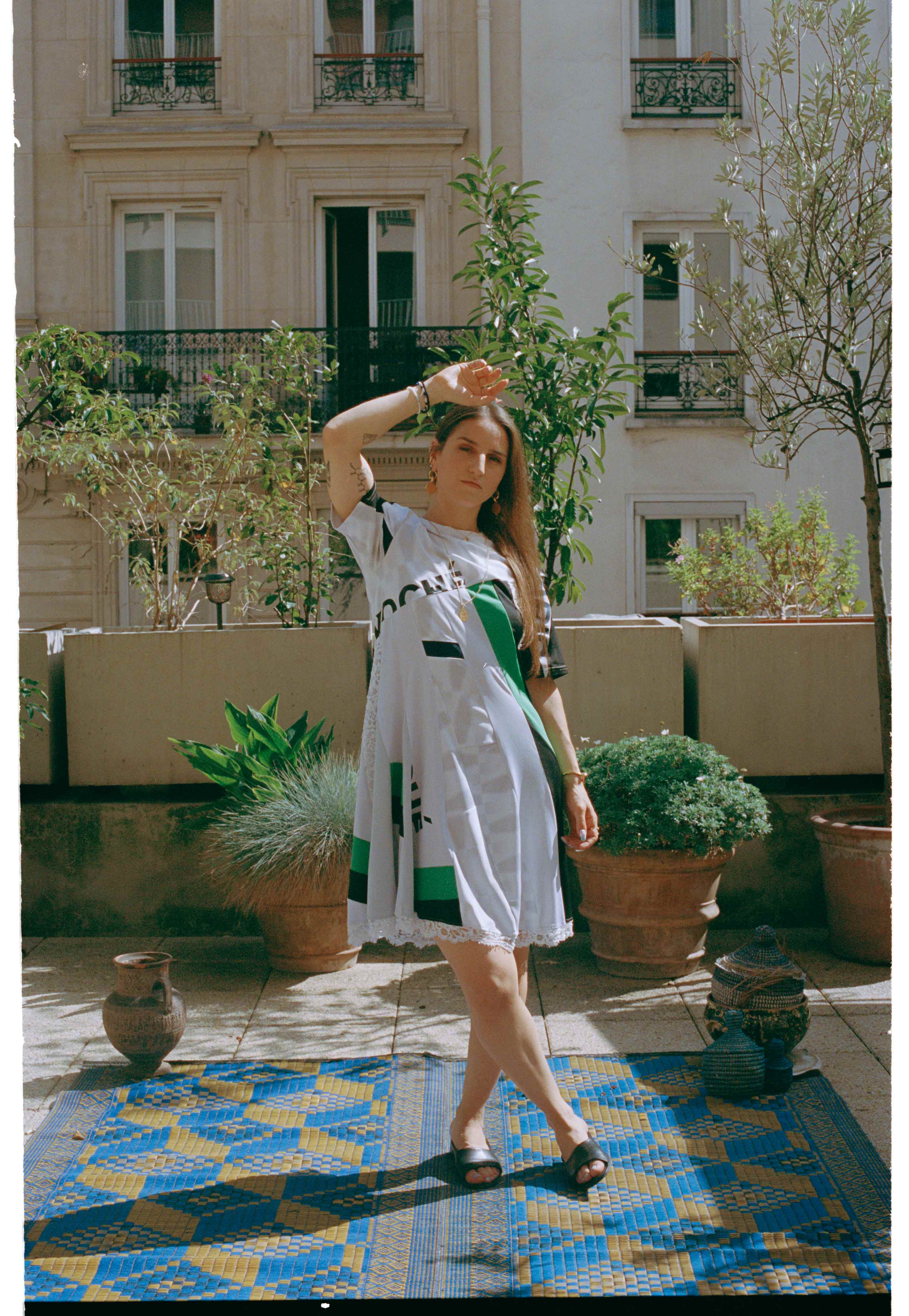 DANS_LE_VESTIAIRE_DE_DANI_RELEASED_PARIS_6
