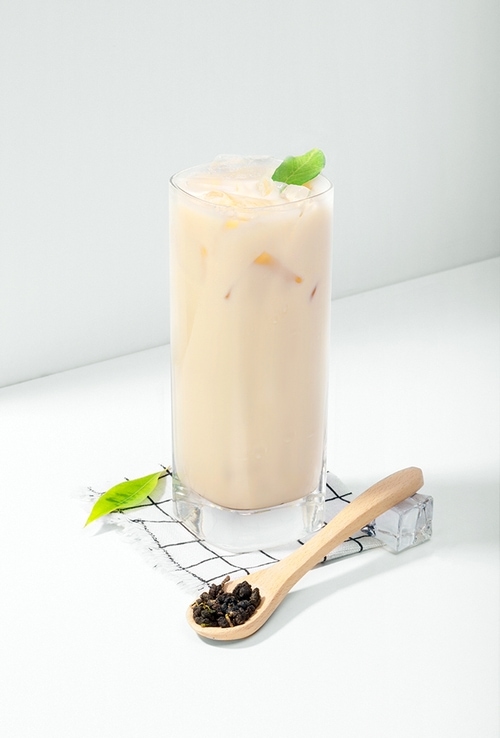 Omomo Oolong Milk Tea