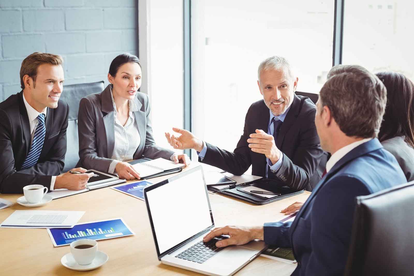 Como vender mais seguros criando senso de urgência