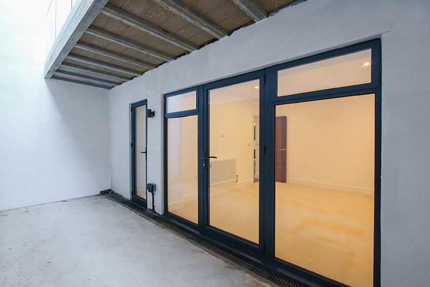 Wimbledon Apartments - balcony