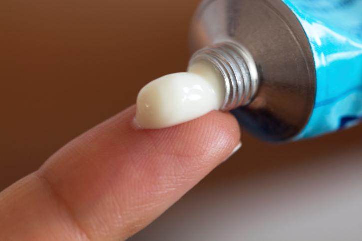 Bị ngứa bên ngoài vùng kín bôi thuốc gì
