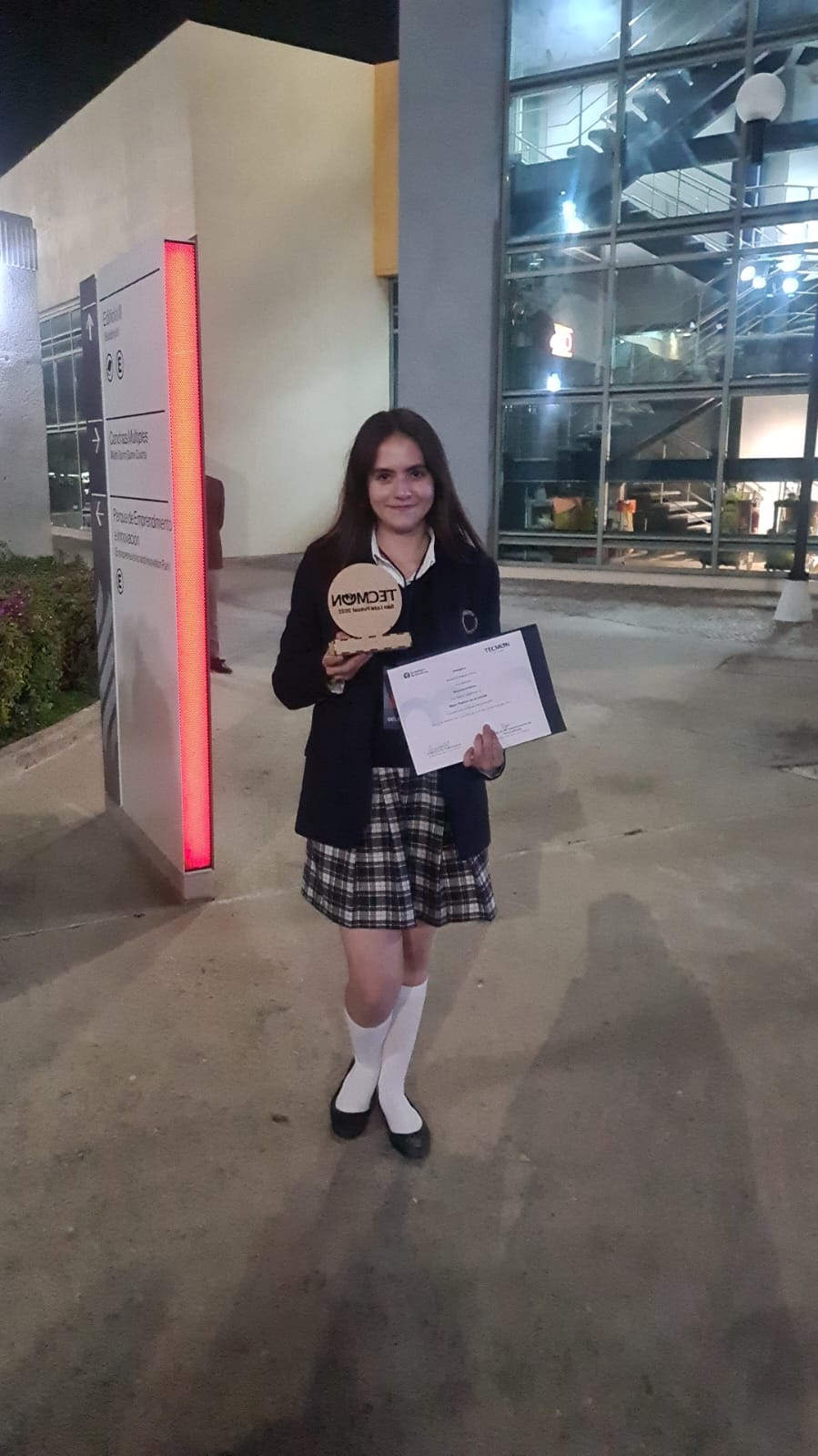 Alumna con reconocimiento Tecmun Instituto Andes San Luis Potosí