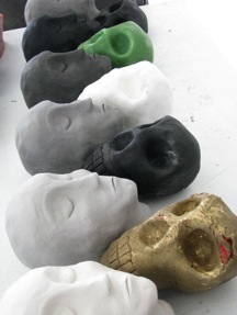Kurs, Gusstechnik, Kunststoff, Kunststofftechniken, Kunststoffkurs, Plastisches Gestalten, Bildhauerei, Abformung, Abformtechnik, dreidimensionales Gestalten, 3D-Objekte, Form, Negativform, Gussling, Skulptur, Plastik, Objekt, Kunst, Kultur, Art, Martinka, Gestaltung, Design, abgiessen, abformen, modellieren, Handwerk, clay club, Ton, Gips, Zement, Wachs, Silikon, Polyurethan, Epoxidharz, Glasfaserlaminat, F+F Schule Zürich, Atelier, Werkstatt, Kreativität, formling, Inspiration, Material, werken, Zeichnen, Dialog, Kunstdiskurs
