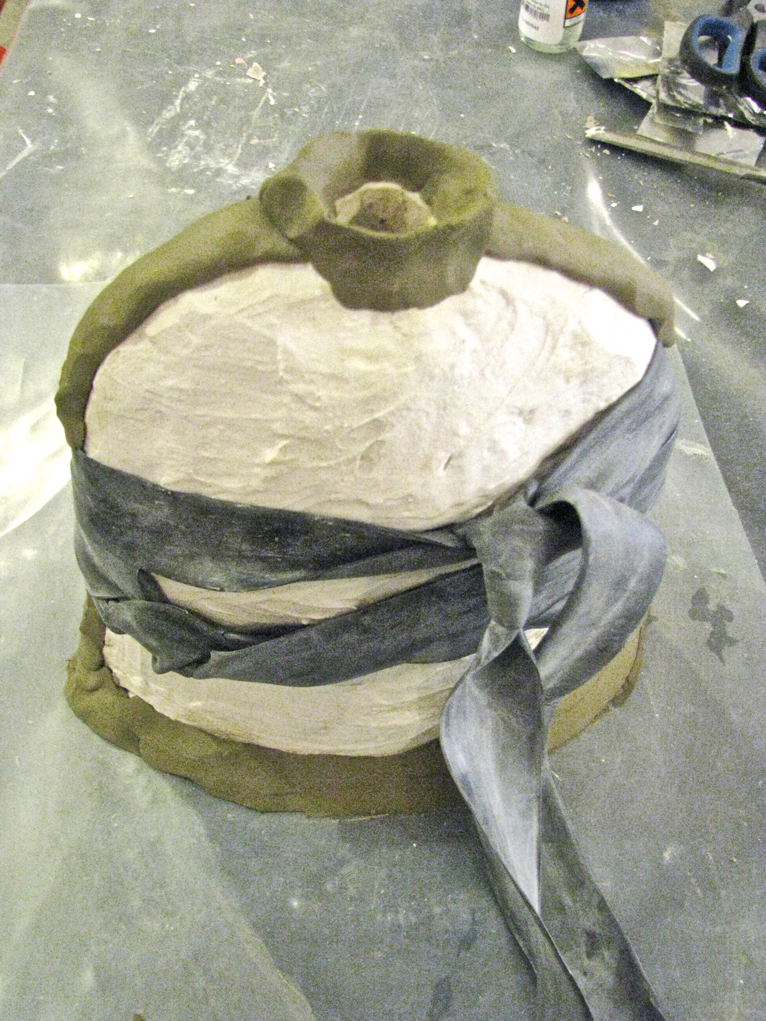Kurs, Gusstechnik, Kunststoff, Kunststofftechniken, Kunststoffkurs, Plastisches Gestalten, Bildhauerei, Abformung, Abformtechnik, dreidimensionales Gestalten, 3D-Objekte, Form, Negativform, Gussling, Skulptur, Plastik, Objekt, Kunst, Kultur, Art, Martinka, Gestaltung, Design, abgiessen, abformen, modellieren, Handwerk, clay club, Ton, Gips, Zement, Wachs, Silikon, Polyurethan, Epoxidharz, Glasfaserlaminat, F+F Schule Zürich, Atelier, Werkstatt, Kreativität, formling, Inspiration, Material, werken, Zeichnen, Dialog, Kunstdiskurs