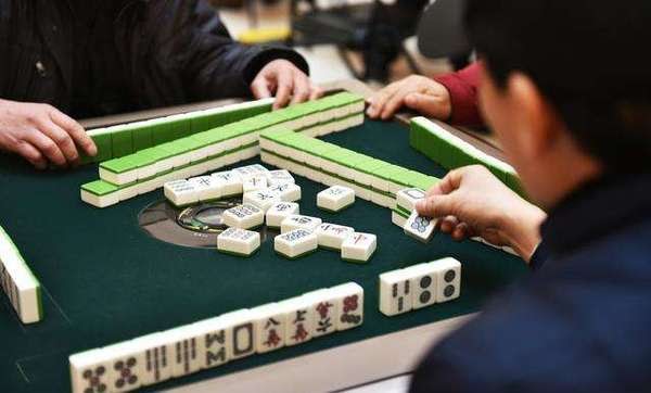 打麻将/扑克牌