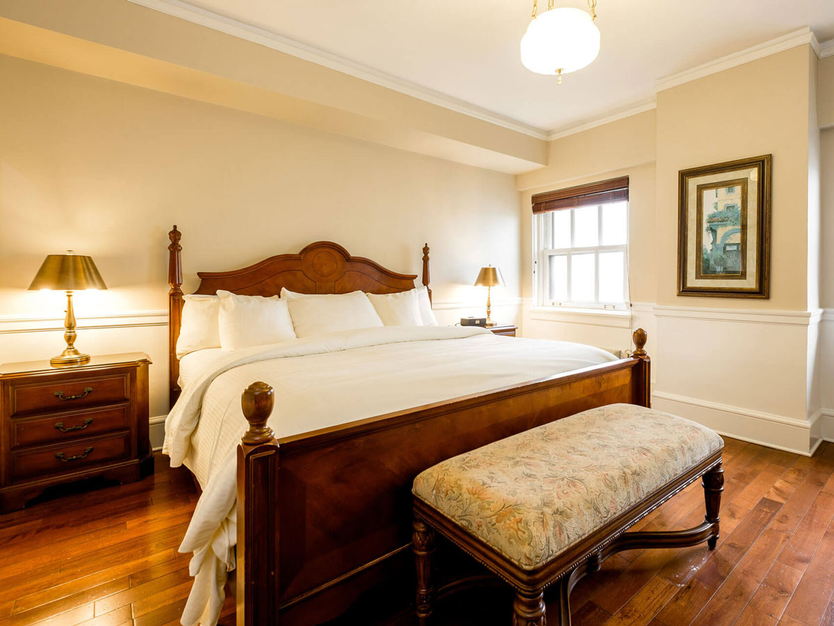 Hotel 340 bedroom
