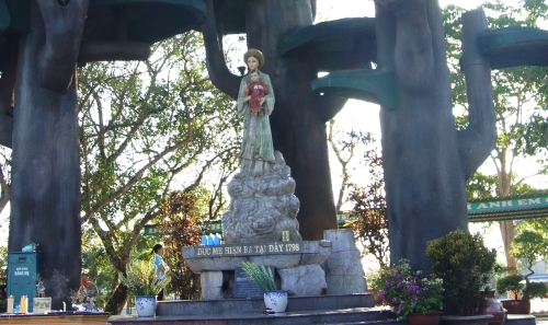 monumento a lavang