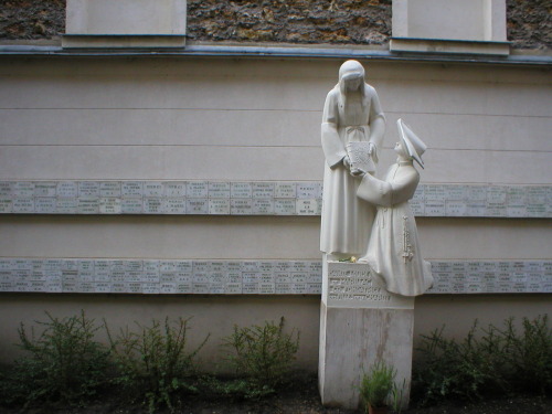 estauta de la virgen y catalina laboure