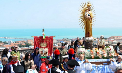 procesion madona dello spelndore fondo