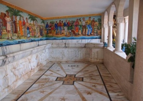 fuente agua que dejo la virgen en santuario dello splendore