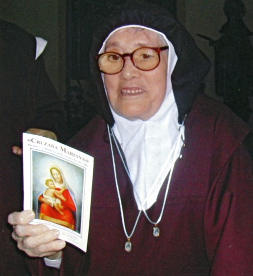 hermana-lucia-con-virgen-encuentro1