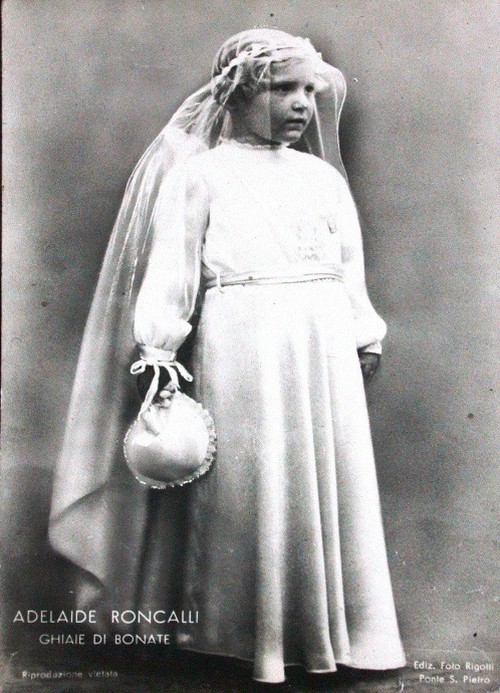 adelaide roncalli primera comunion
