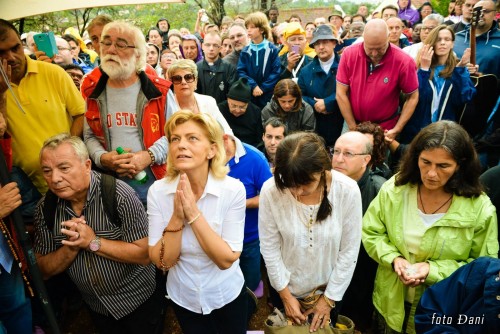 aparicion de la virgen de medjugorje a mirjana vidente fondo