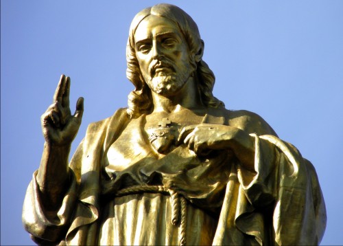 estatua sagrado corazon fondo