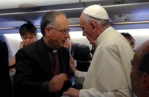 spadaro y francisco en avion