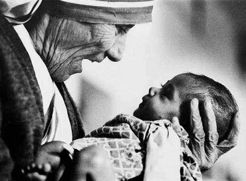 madre teresa con bebe