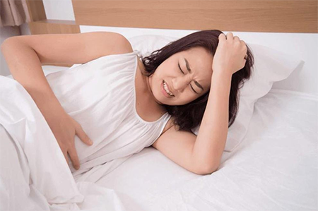 đau bụng kinh