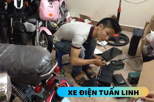 Thay bình ắc quy xe đạp điện 133s