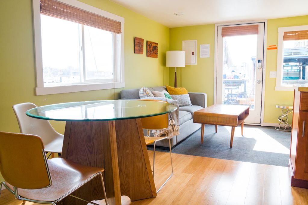 lake union houseboat
