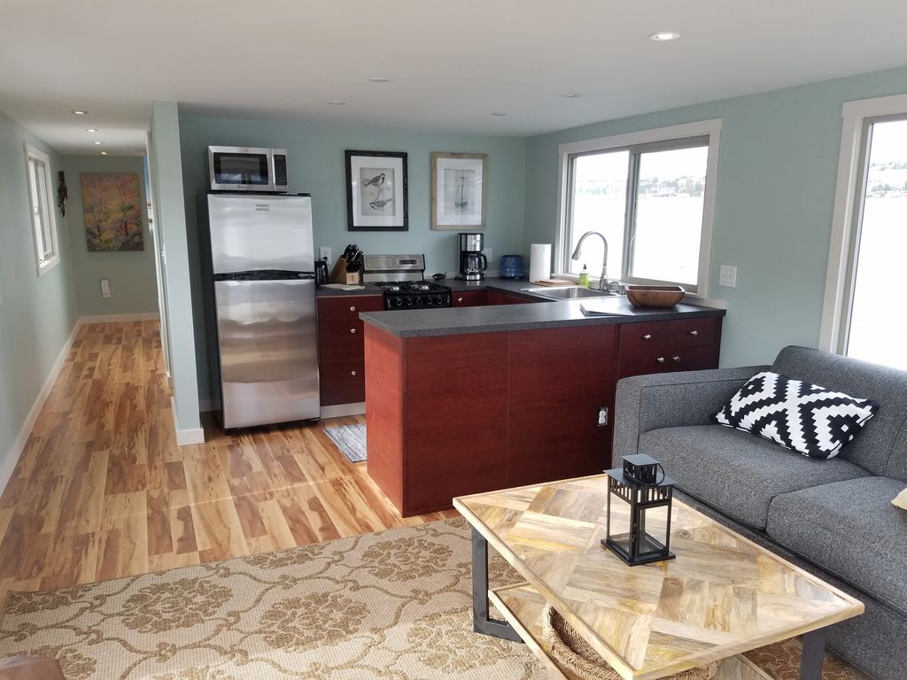 houseboat kitchen