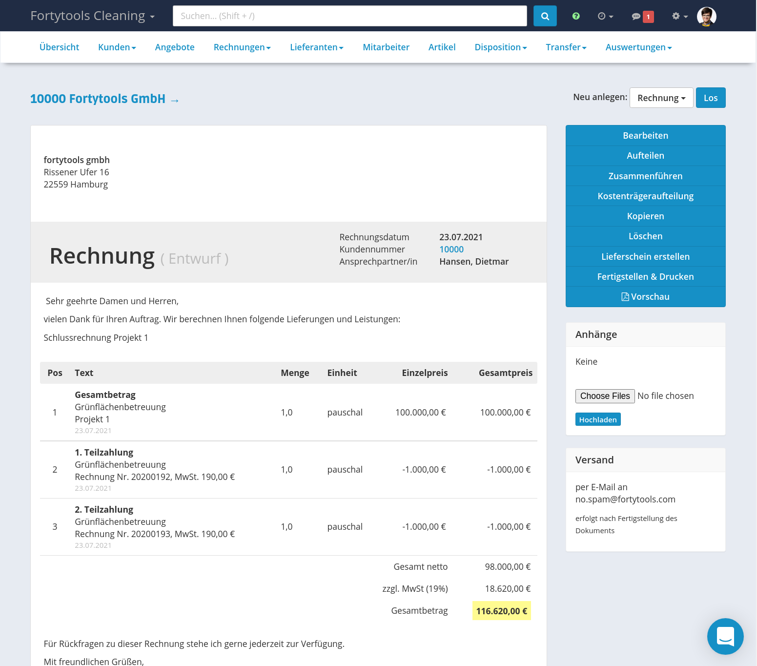 Ganz einfach Rechnungen schreiben: Kunde auswählen, Positionen eingeben, fertig! PDF herunterladen, automatisch versenden oder ausdrucken, wie es gerade passt.