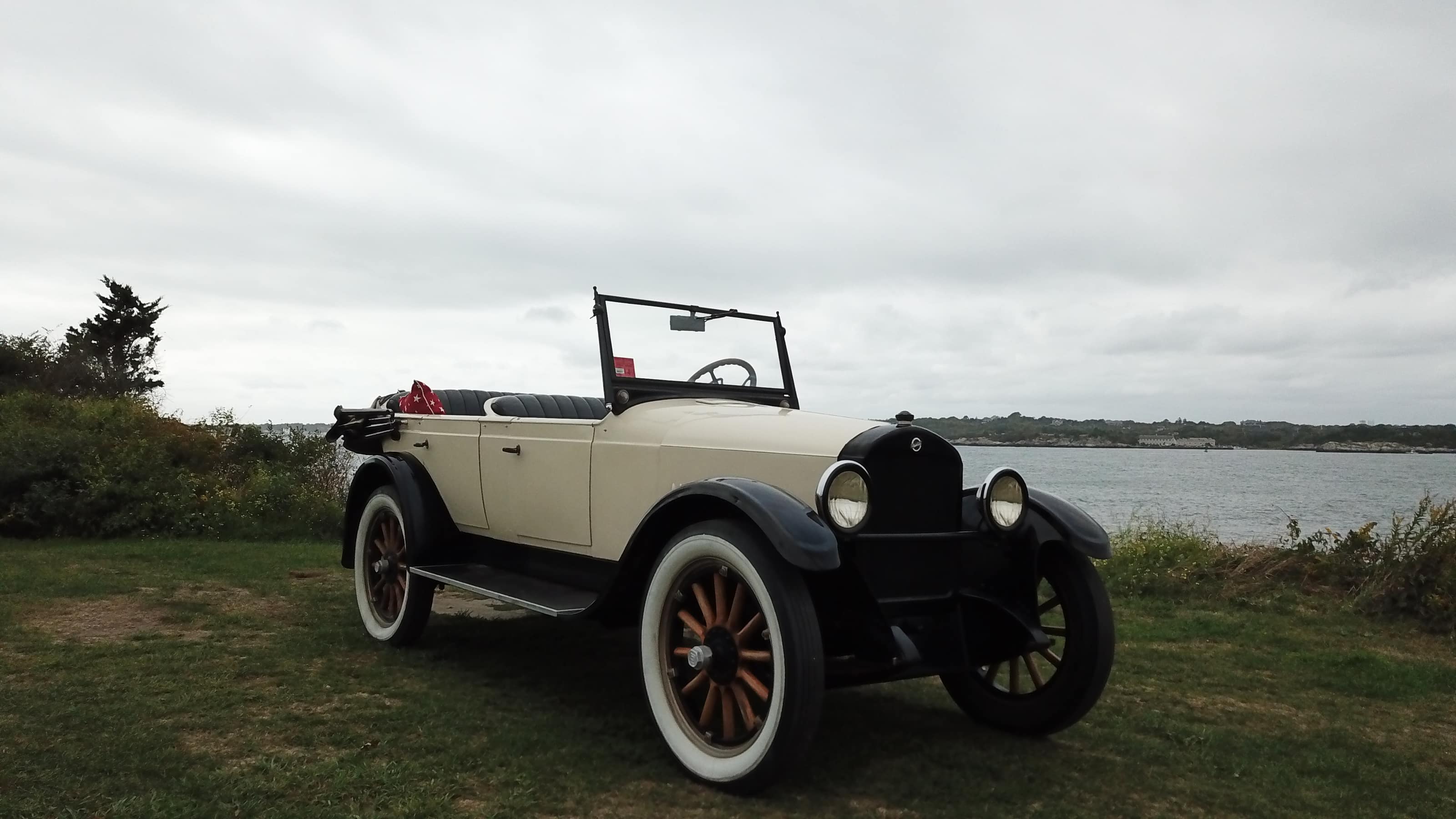 Newport Classic Car Co One Hour Ocean Drive Tour