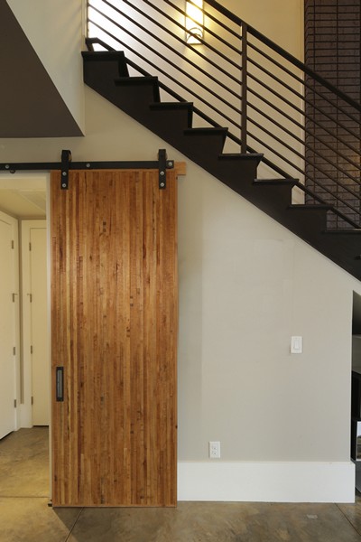 100556-serenbe-lane-contemporary-interior-foyer-barn-door-2-atlanta-lg-squared-inc-proud-green-home