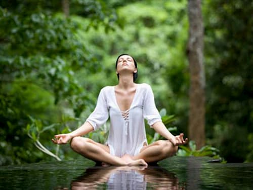 Ngồi thiền tĩnh tâm giúp ích rất nhiều