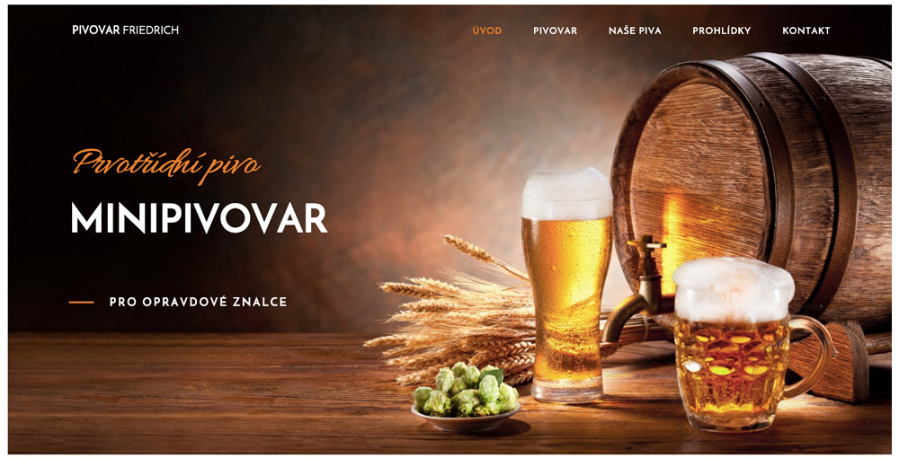 Elegantní šablona od Webnode pro minipivovary. Na úvodní fotce je pivo a suroviny, ze kterých se vyrábí. Dominuje žlutá a oranžová barva.