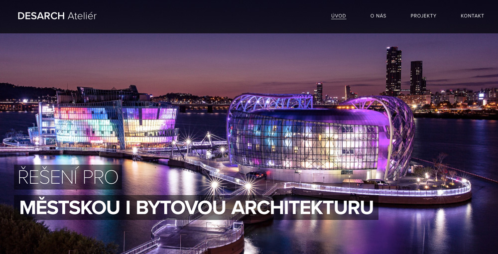 Šablona od Webnode pro studio, které se věnuje městské a bytové architektuře. Dominuje fialová barva.