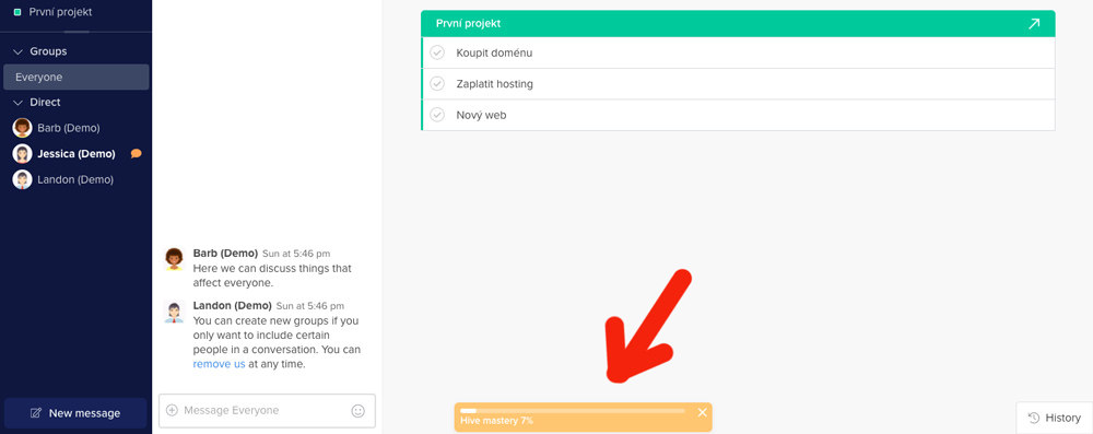 Tutoriál u služby Hive můžete vyvolat kliknutím na malé žluté pole v dashboardu.