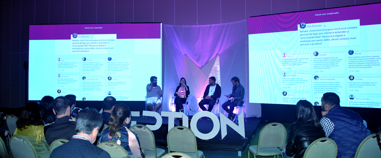 Panelists answer to questions from the audience with the help of the visualization mode