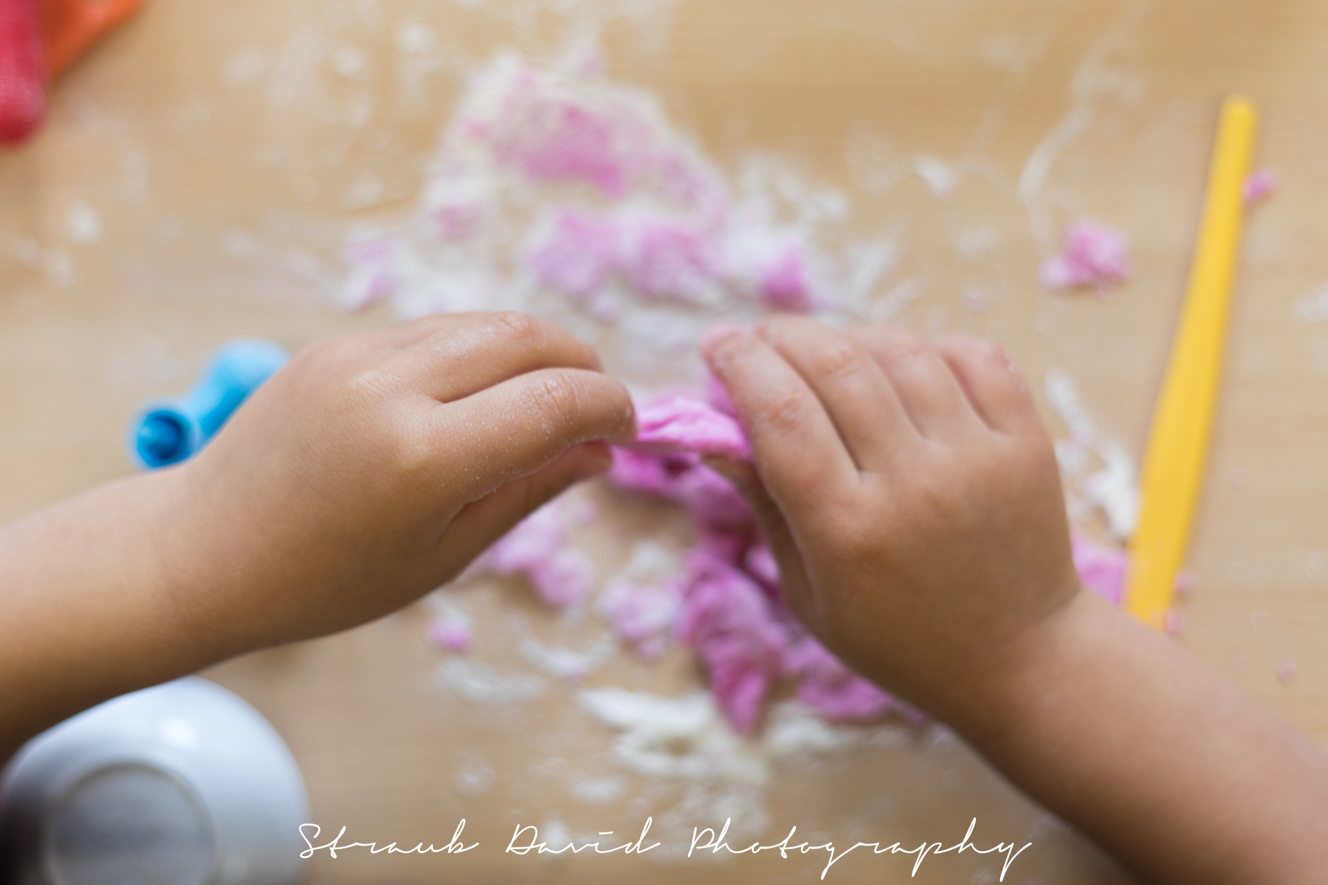 sunflower montessori crèche Luxembourg happiness playdough 