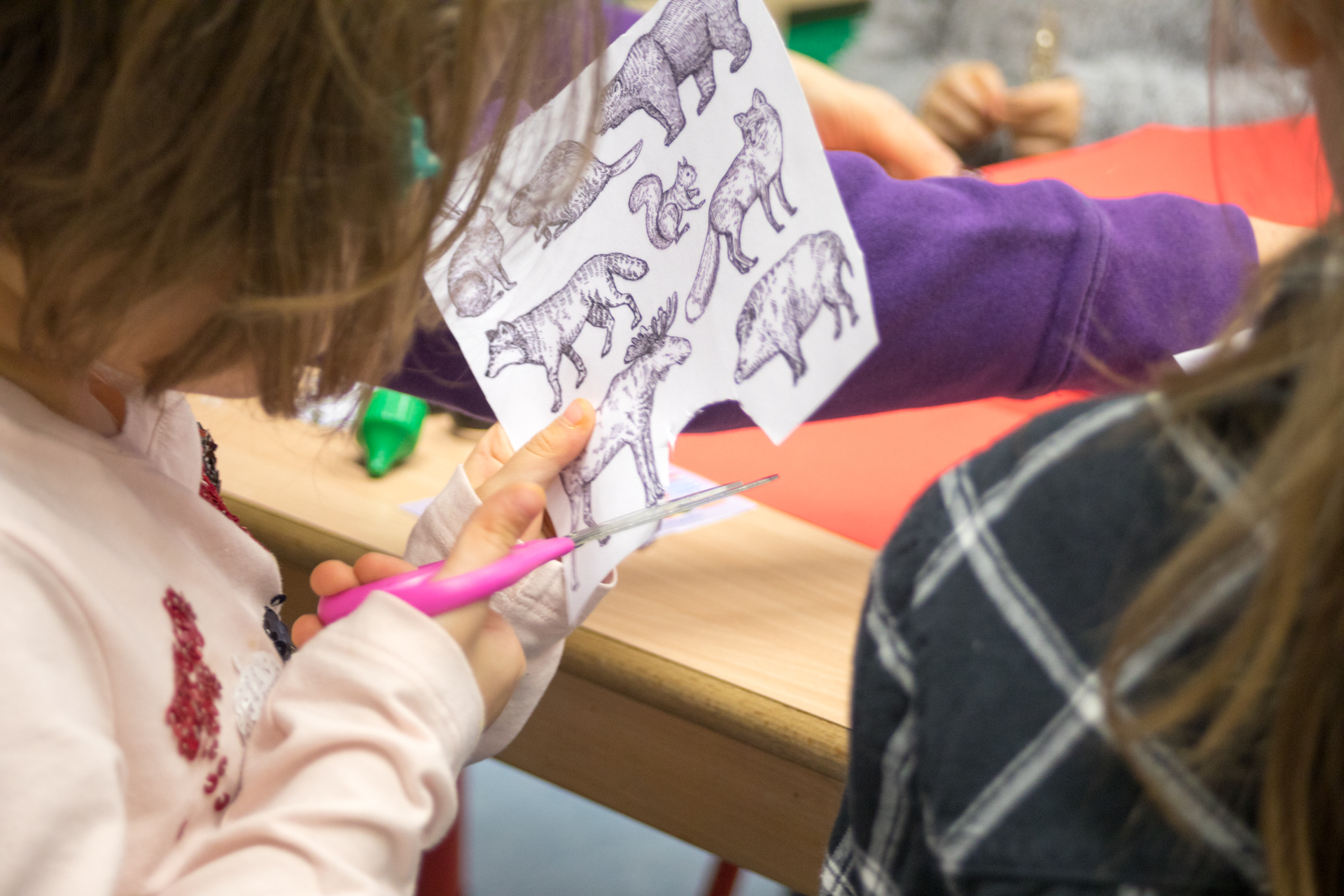 sunflower montessori crèche Luxembourg cutting artwork eagle