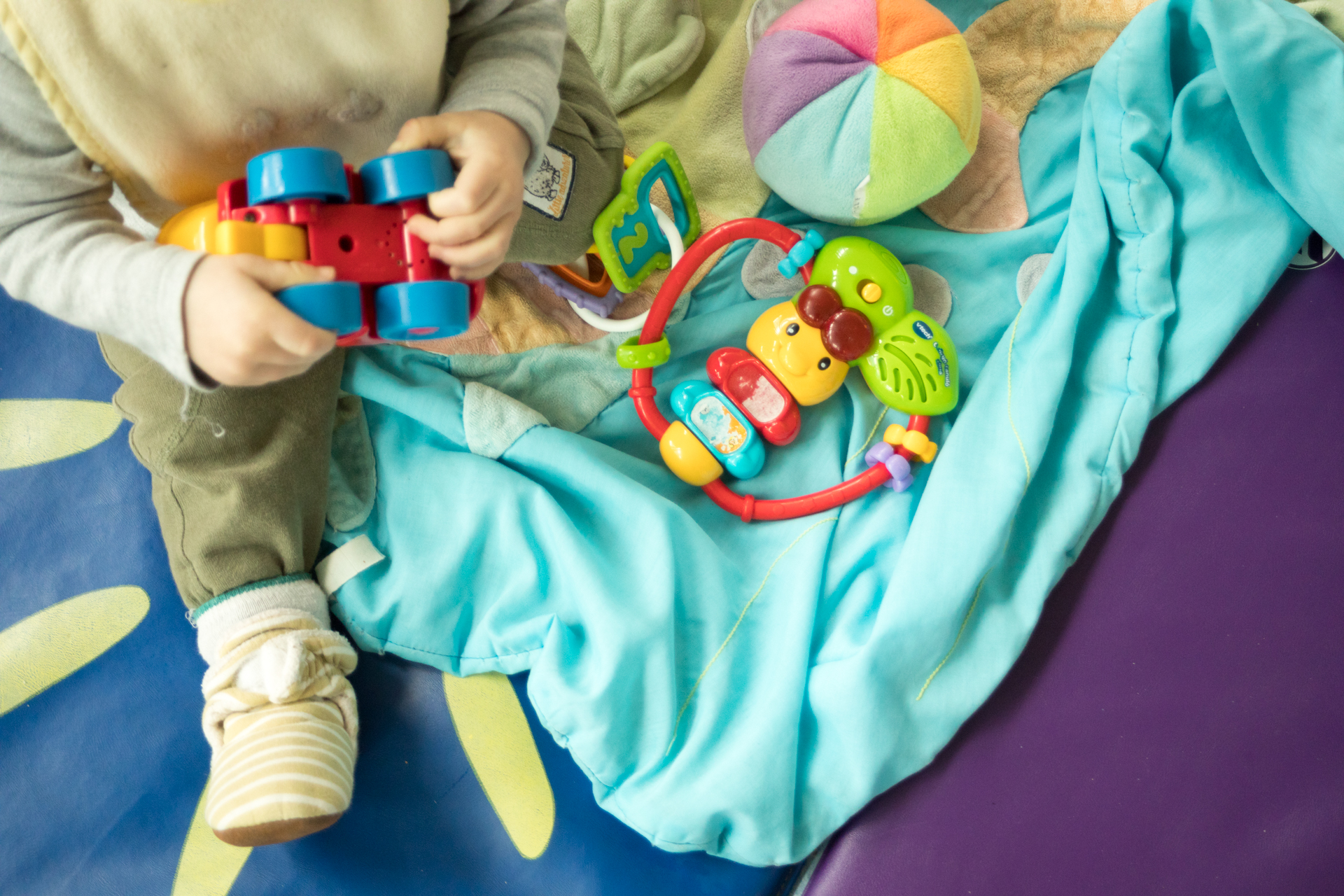 sunflower montessori crèche Luxembourg baby daisies room child toy happy eagle