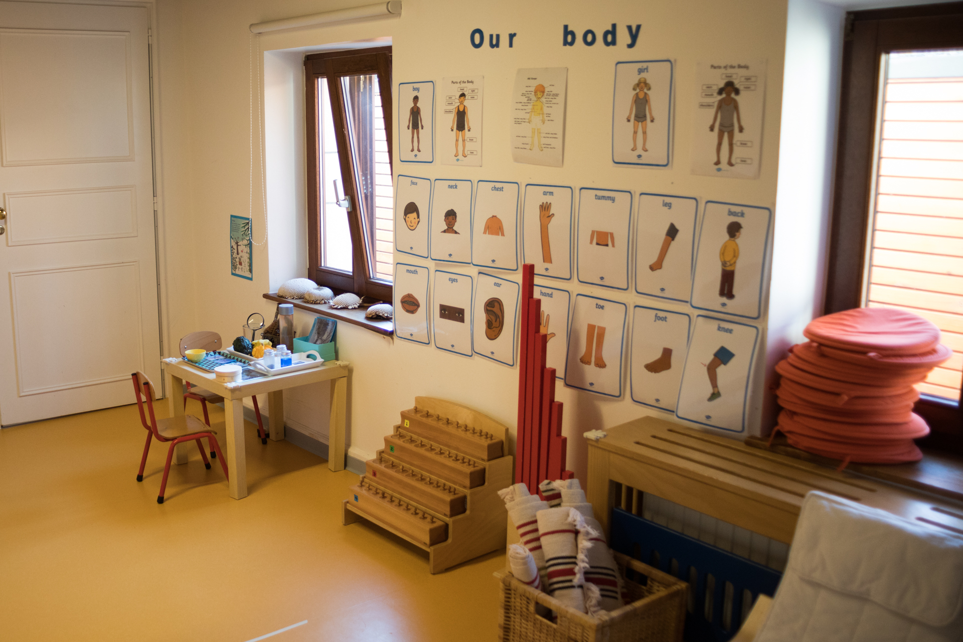 sunflower montessori crèche Luxembourg montessori material red rods cylinders blocks bertrange