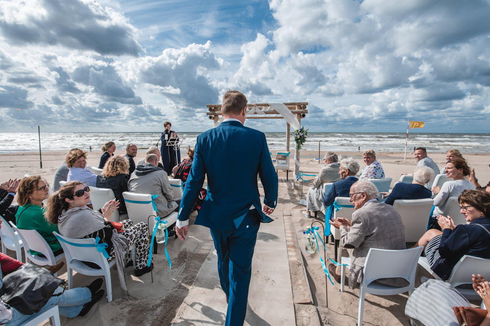 arrival of the groom at a beach wedding