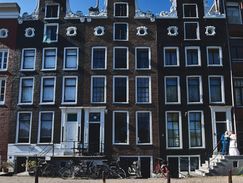 Bruidspaar wandeling in haarlem