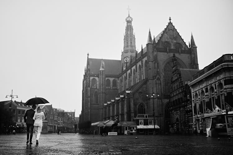 Bruidspaar wandeling in haarlem