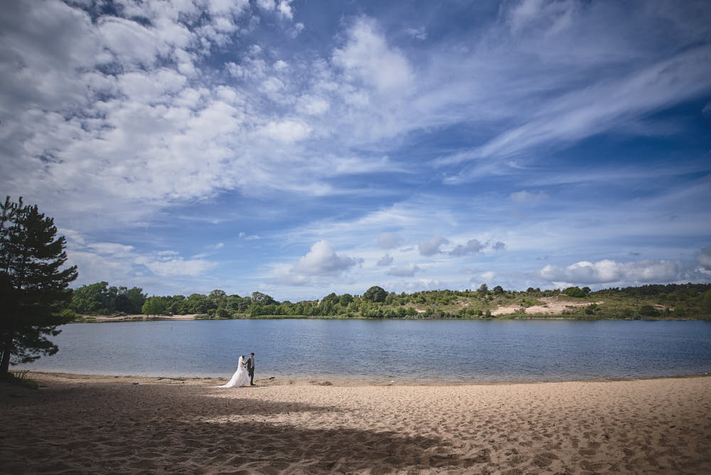 wedding portraits at the oosterplas near bloemendaal