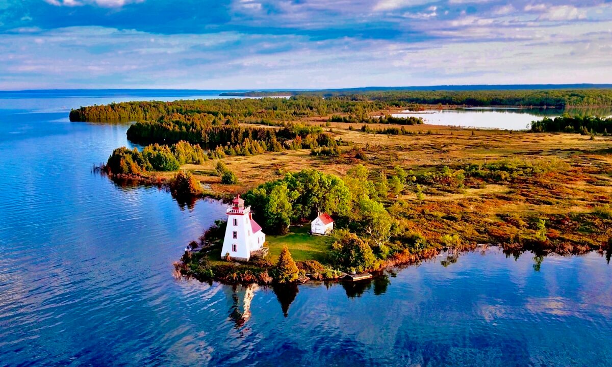 Strawberry Island Lighthouse seen from one of our Baie Fine Fjord tours.