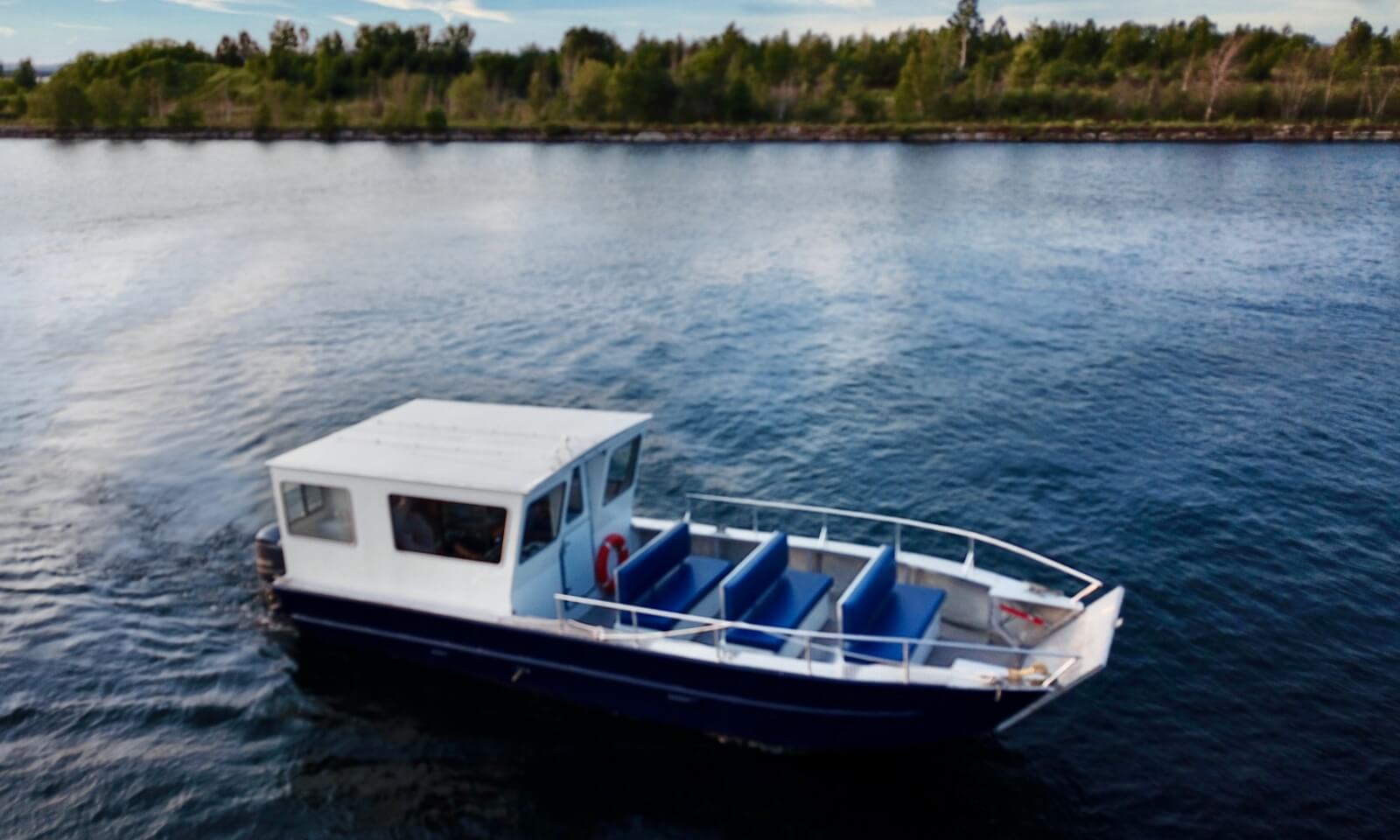 Le Petit OisEau on route to Baie Fine Fjord.