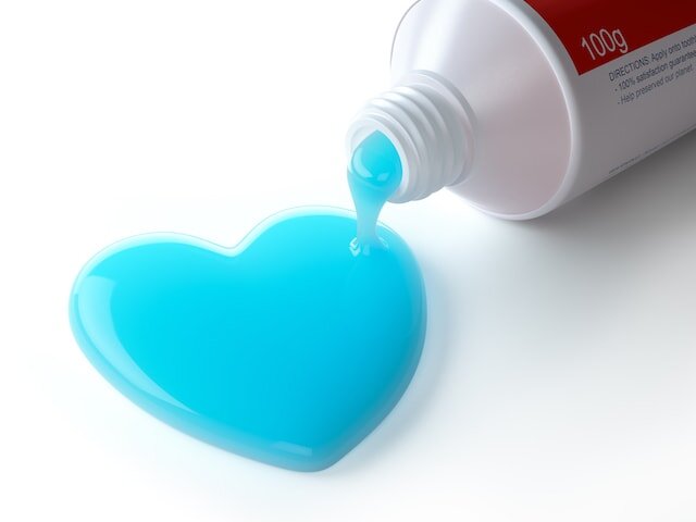 toothpaste-in-the-shape-of-heart-coming-out-from-QSDFENT-min.jpg