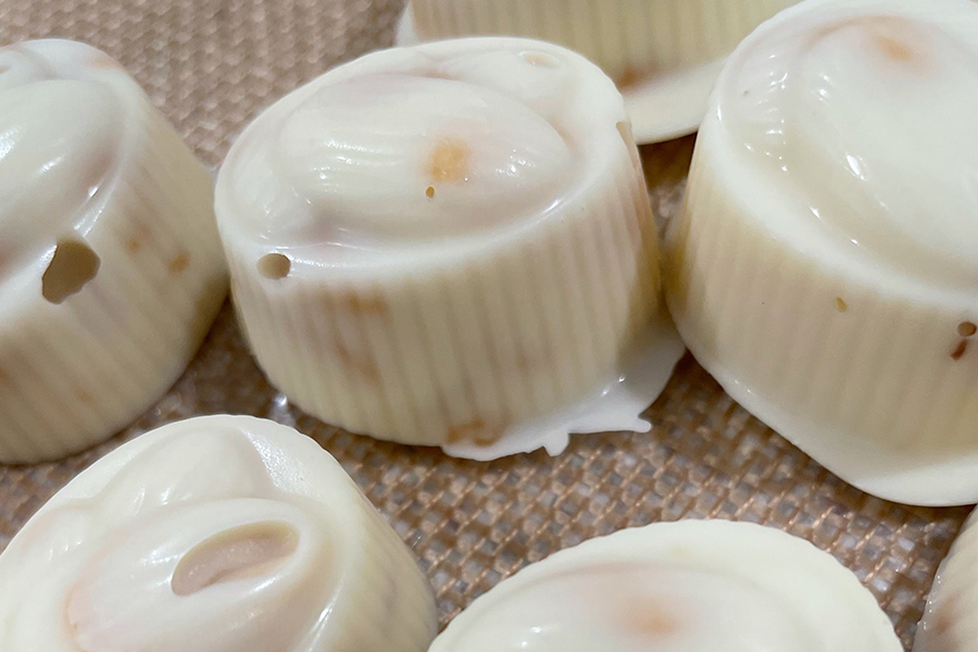 White chocolate peanut caramel bites