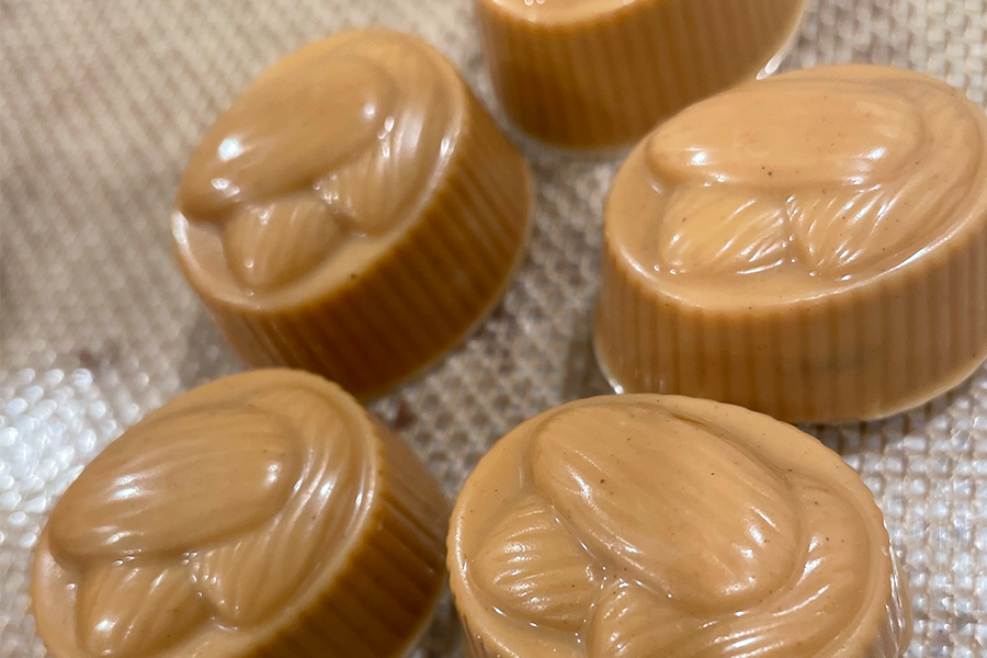 Salted caramel peanut bites