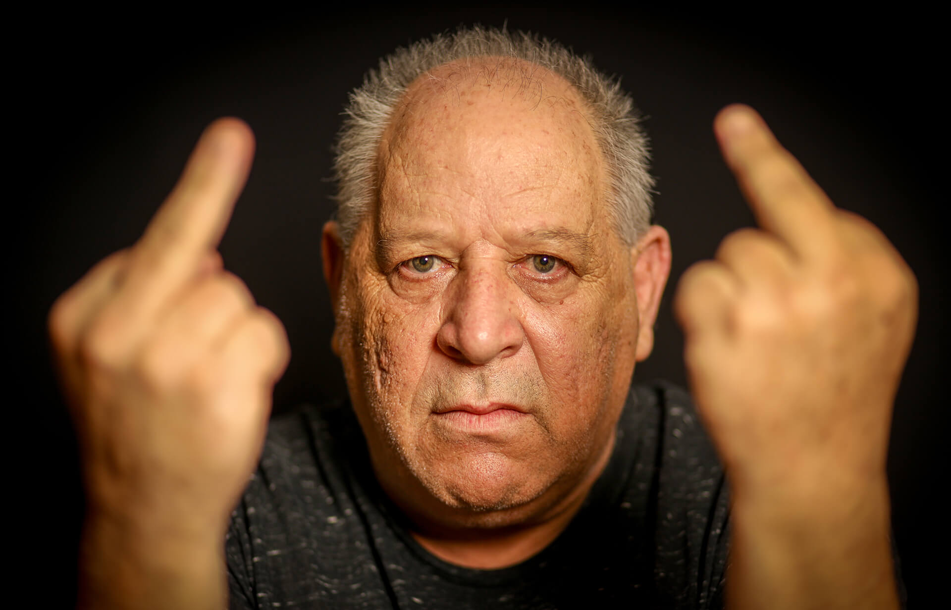 "המאבק פגע בבריאות, במשפחה ובפרנסה שלי, אבל לא יכולתי אחרת, חשבתי שאני משתגע". יצחק בקרינג (צילום: שלומי יוסף. צילומים נוספים בכתבה: לע"מ, הסנגוריה הציבורית, ויקיפדיה)