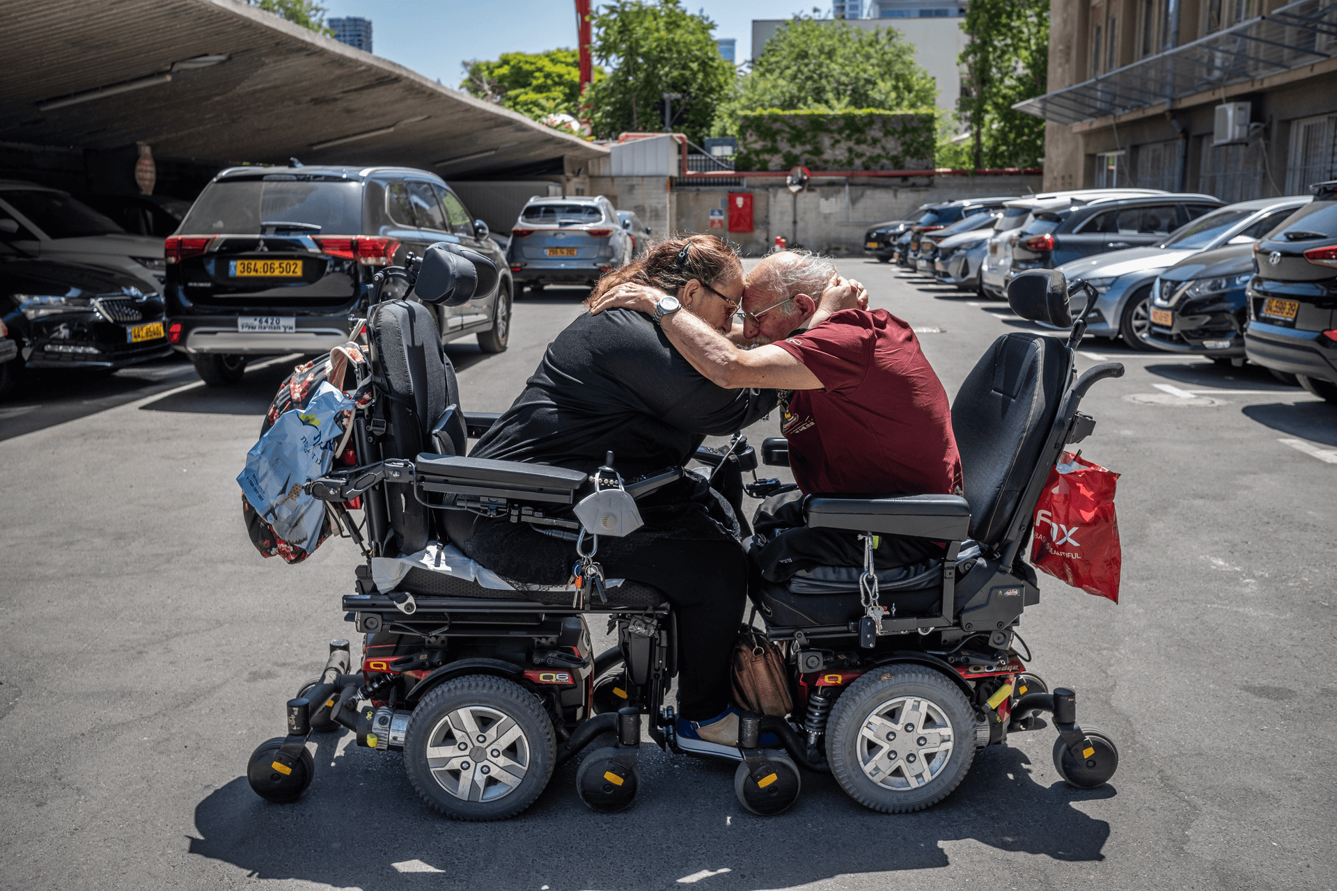 נעמי מורביה ובן זוגה נסים. צילום: ביא בר קלוש