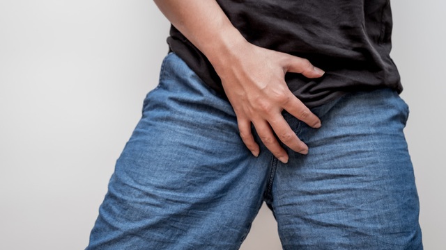Cánh mày râu cần đi khám nam khoa ngay nếu có 3 dấu hiệu này - 1