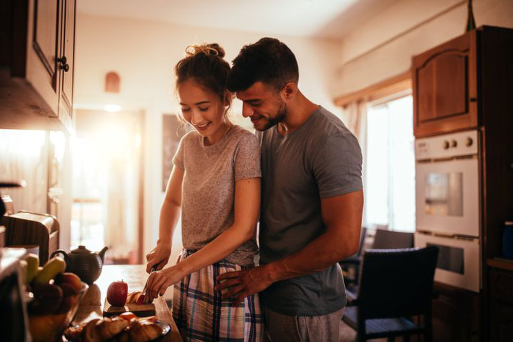 Mất hứng làm 'chuyện ấy' do đại dịch Covid-19: Chuyện không của riêng ai, làm gì để lấy lại ham muốn? - 1