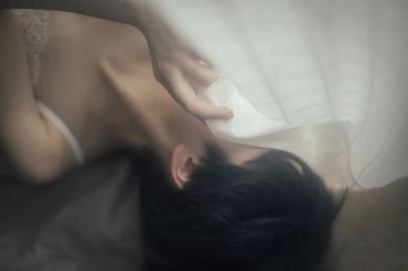 Phát hiện hành động 'bệnh hoạn' của chồng lúc 3 giờ sáng từ loạt âm thanh phát ra trong phòng tắm: 'Bóc' suy nghĩ thật sự của đàn ông - 2